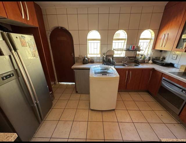 3 BEDROOM HOUSE FOR SALE IN EDLEEN EXT 03